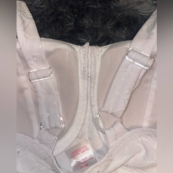 white lace, padded crop top - Picture 3 of 4